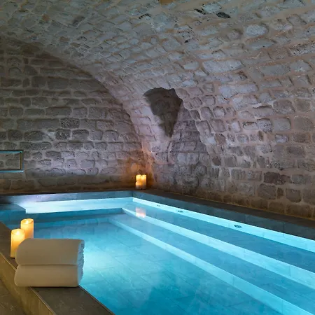 호텔 스퀘어 루부아