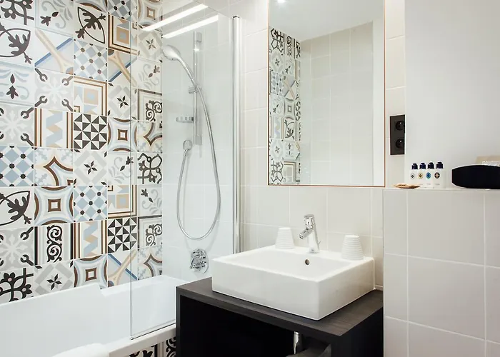 호텔 스퀘어 루부아 4*