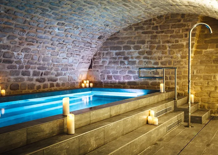 호텔 스퀘어 루부아 4*