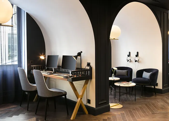 스퀘어 루부아 파리