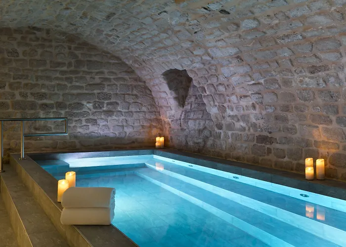 호텔 스퀘어 루부아