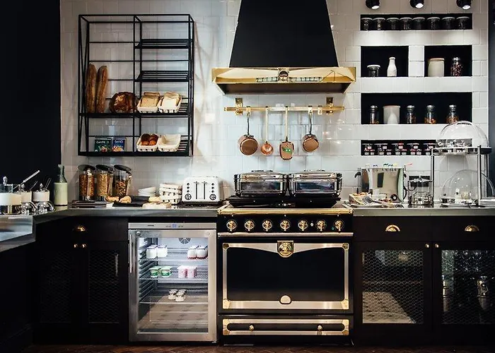 호텔 스퀘어 루부아 4*