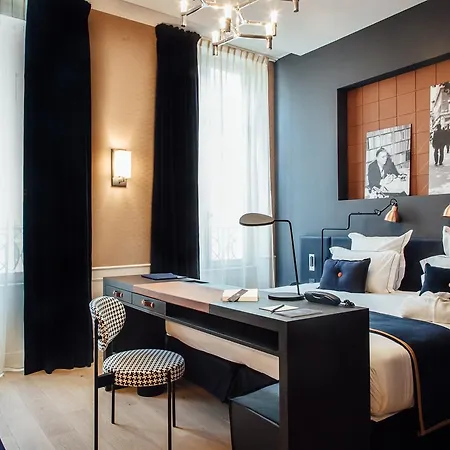 オテル スクエール ルーボワ 4* パリ