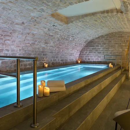 オテル スクエール ルーボワ 4*