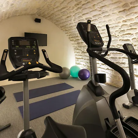 オテル スクエール ルーボワ 4*